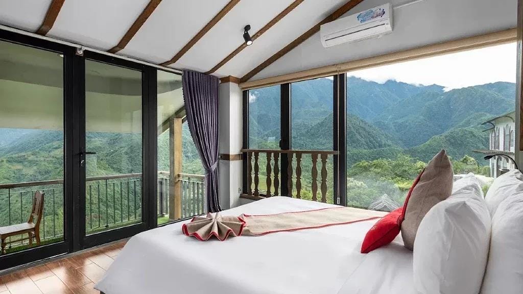 Sapa accommodation with infinity pool