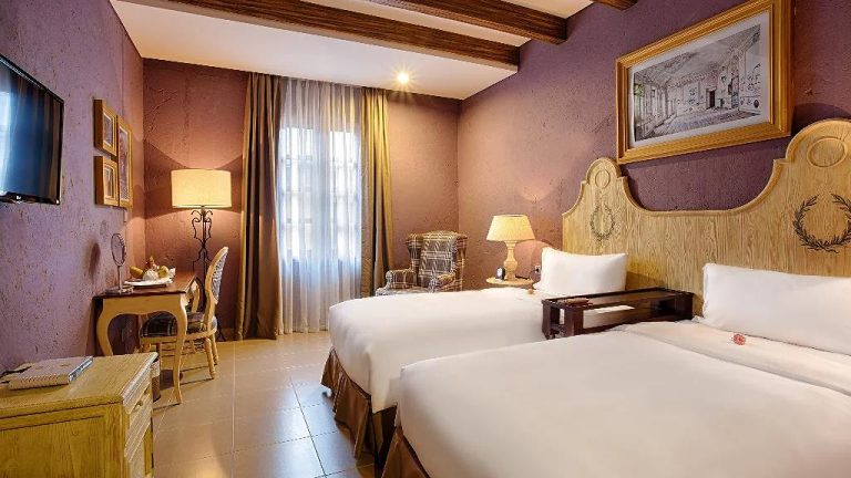 Hotel near Golden Bridge Da Nang