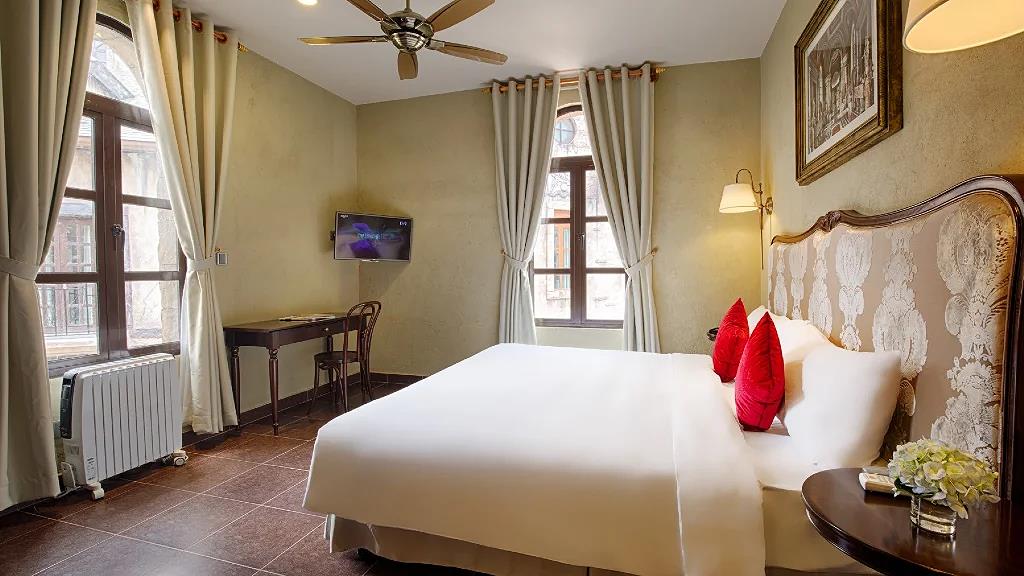 Hotel near Golden Bridge Da Nang