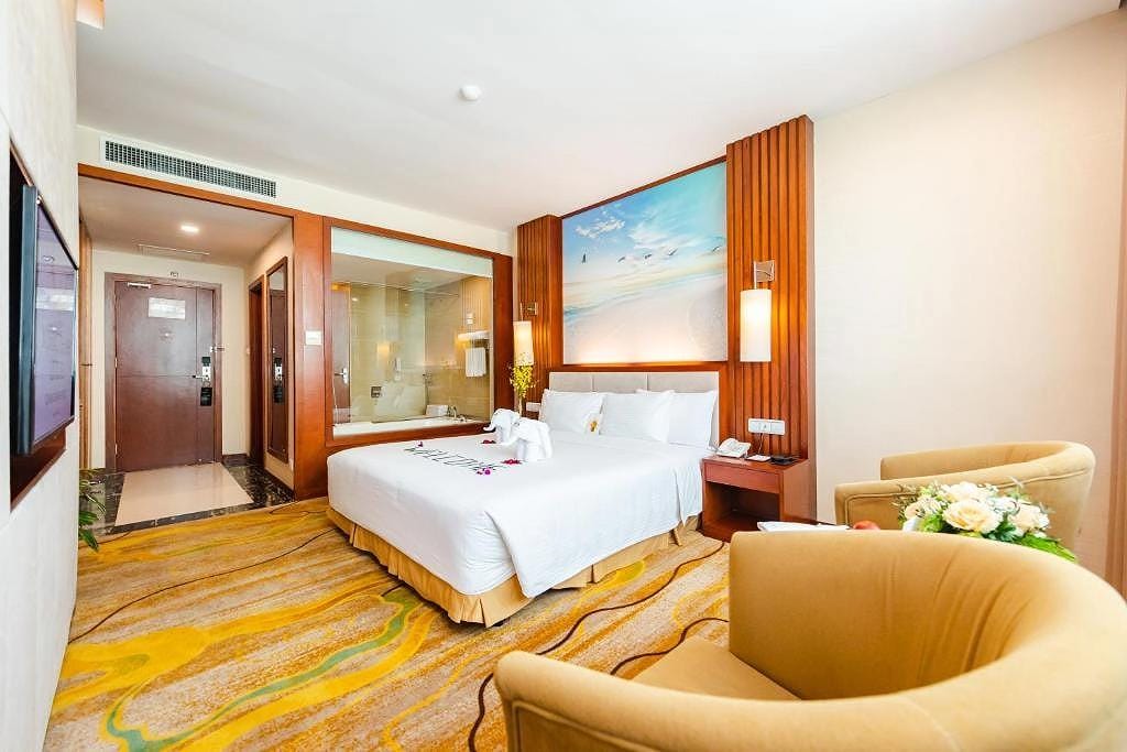 Best hotels with Ha Long Bay view