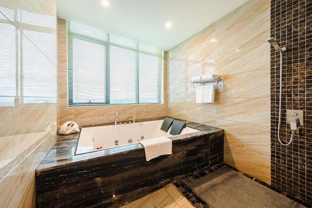 5-star hotel in Ha Long Bay