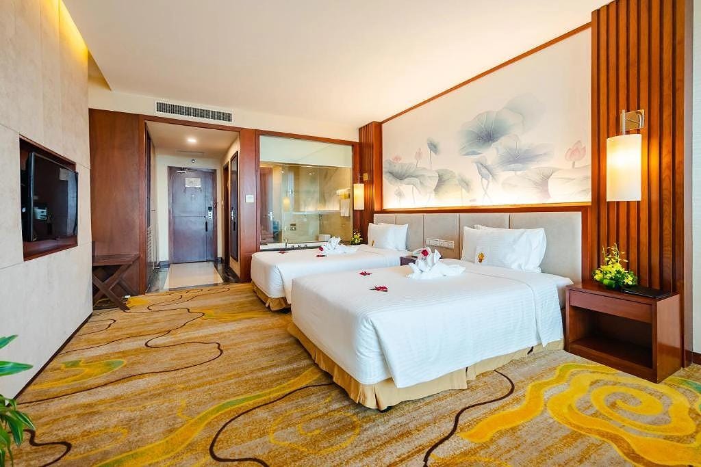 Bai Chay beach hotel