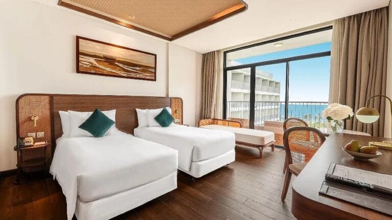Beachfront resort Bai Truong