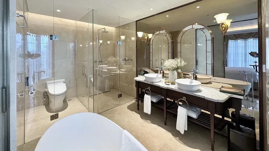 Best hotel near Xuan Huong Lake