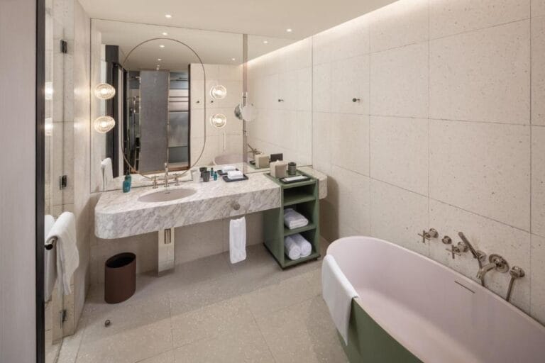 Superior Big King Ocean 1 bathroom