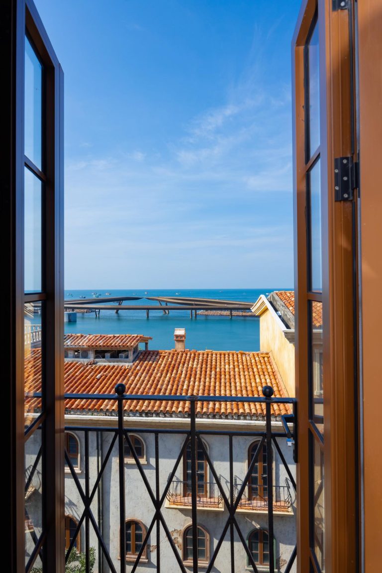 Boutique hotel near Kiss of the Sea