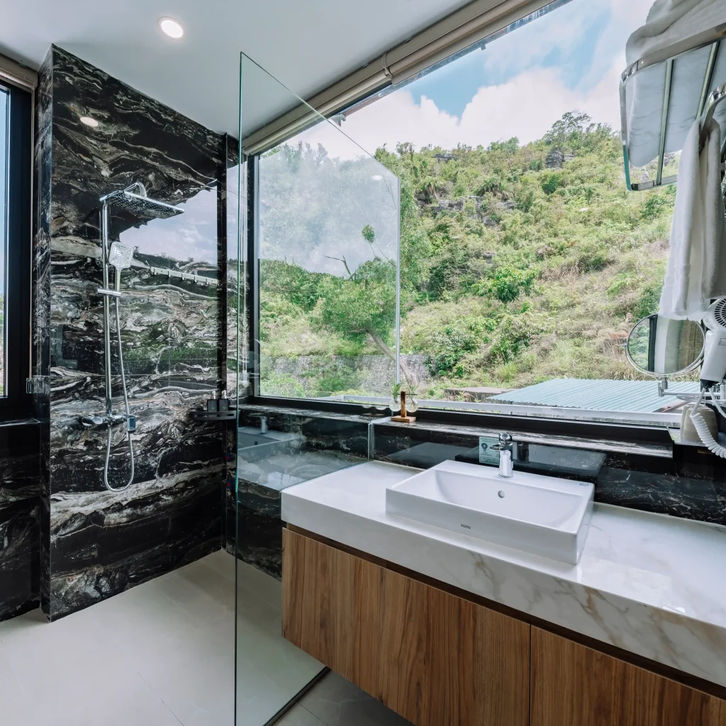 Best hotel in Cat Ba