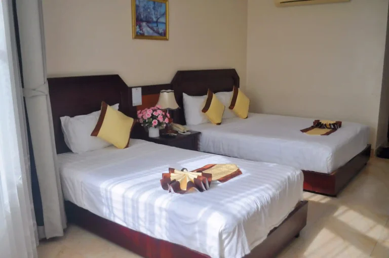 Beachfront hotel Cat Ba