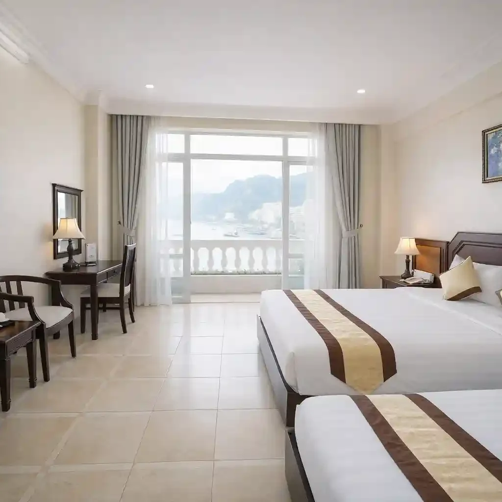 Beachfront hotel Cat Ba