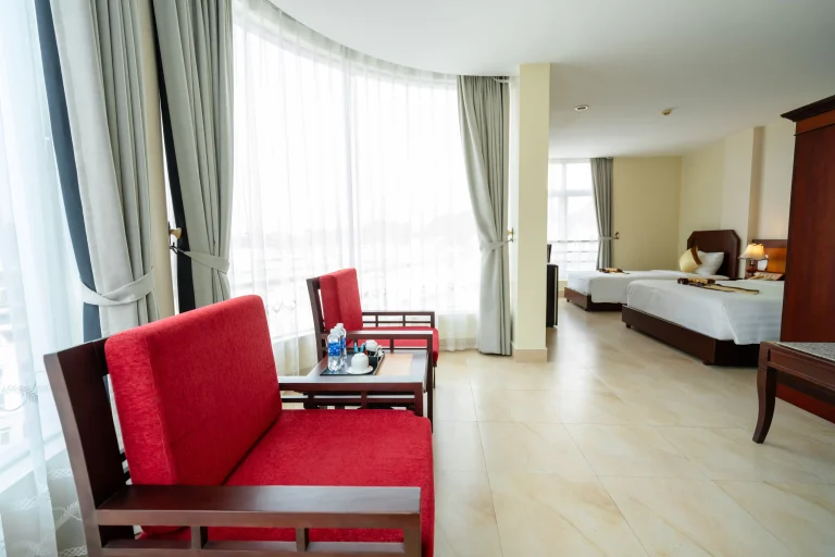 Beachfront hotel Cat Ba