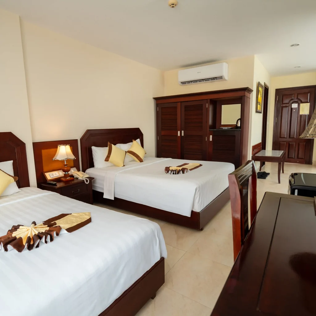 Beachfront hotel Cat Ba