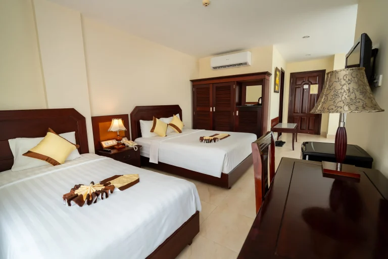 Beachfront hotel Cat Ba