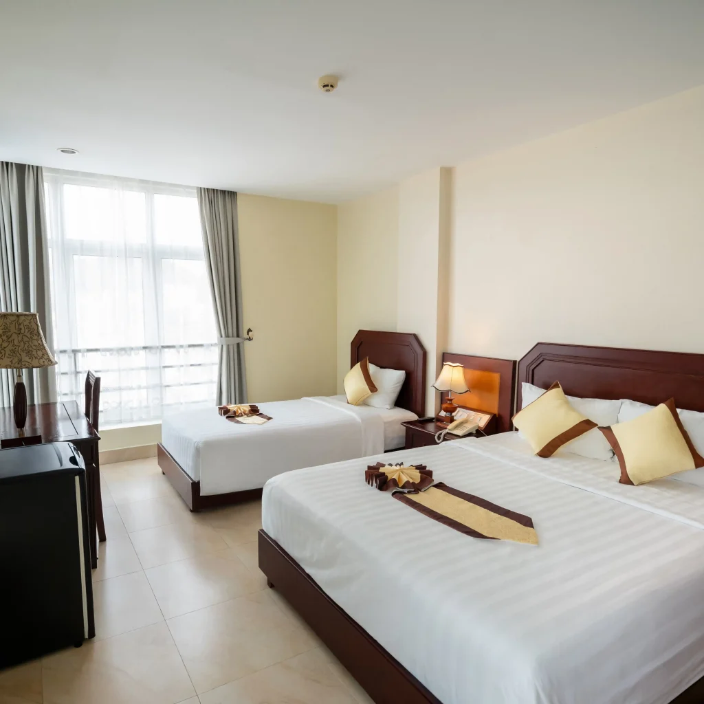 Beachfront hotel Cat Ba