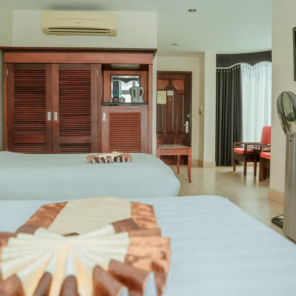 Beachfront hotel Cat Ba