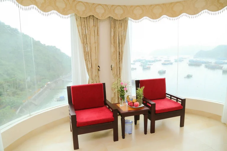 Beachfront hotel Cat Ba