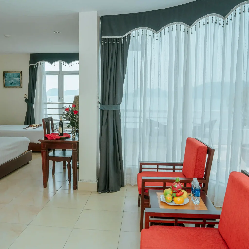 Beachfront hotel Cat Ba