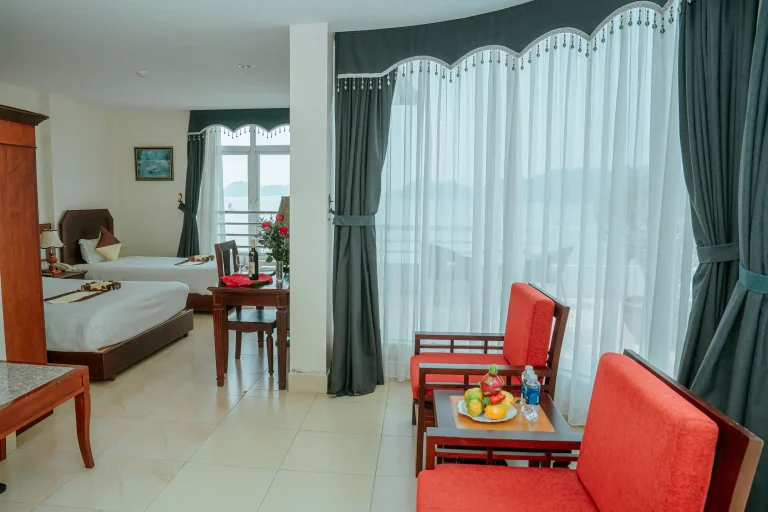 Beachfront hotel Cat Ba